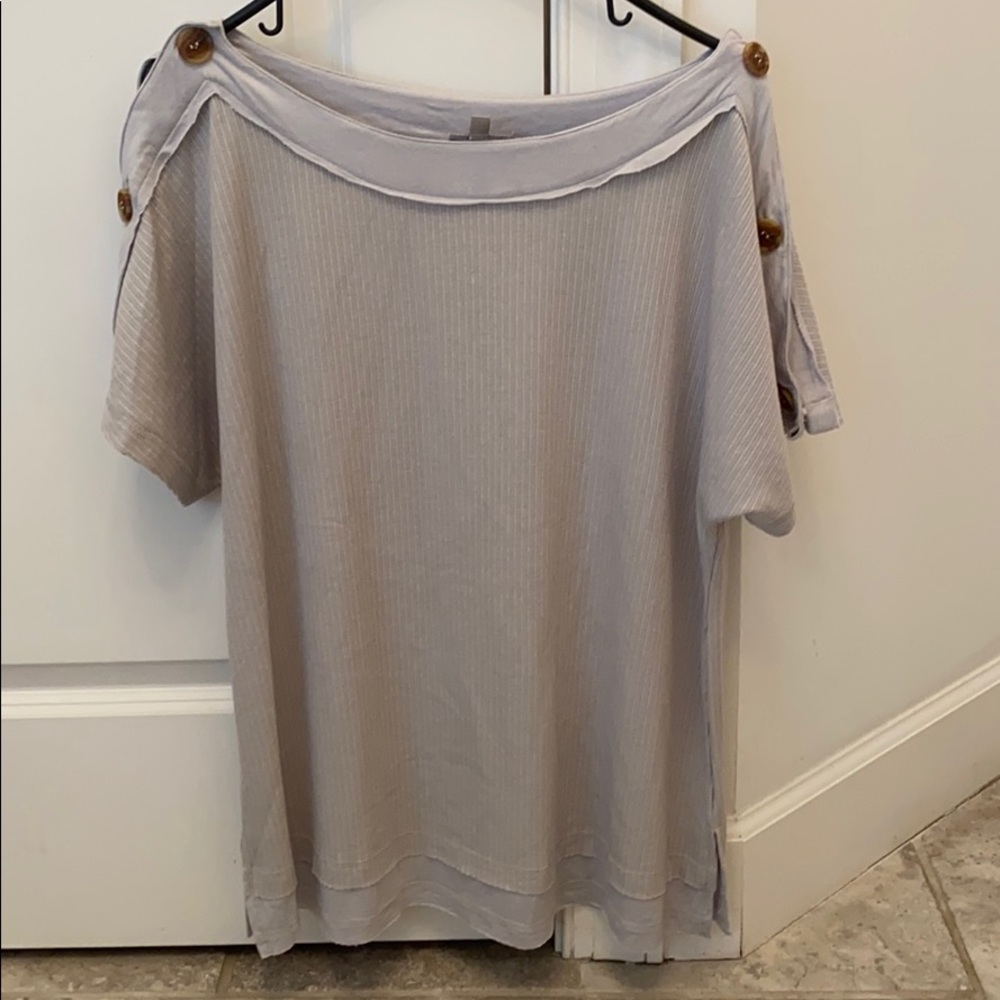 NWOT Blu Heaven Gray Top with Button Sleeves, M